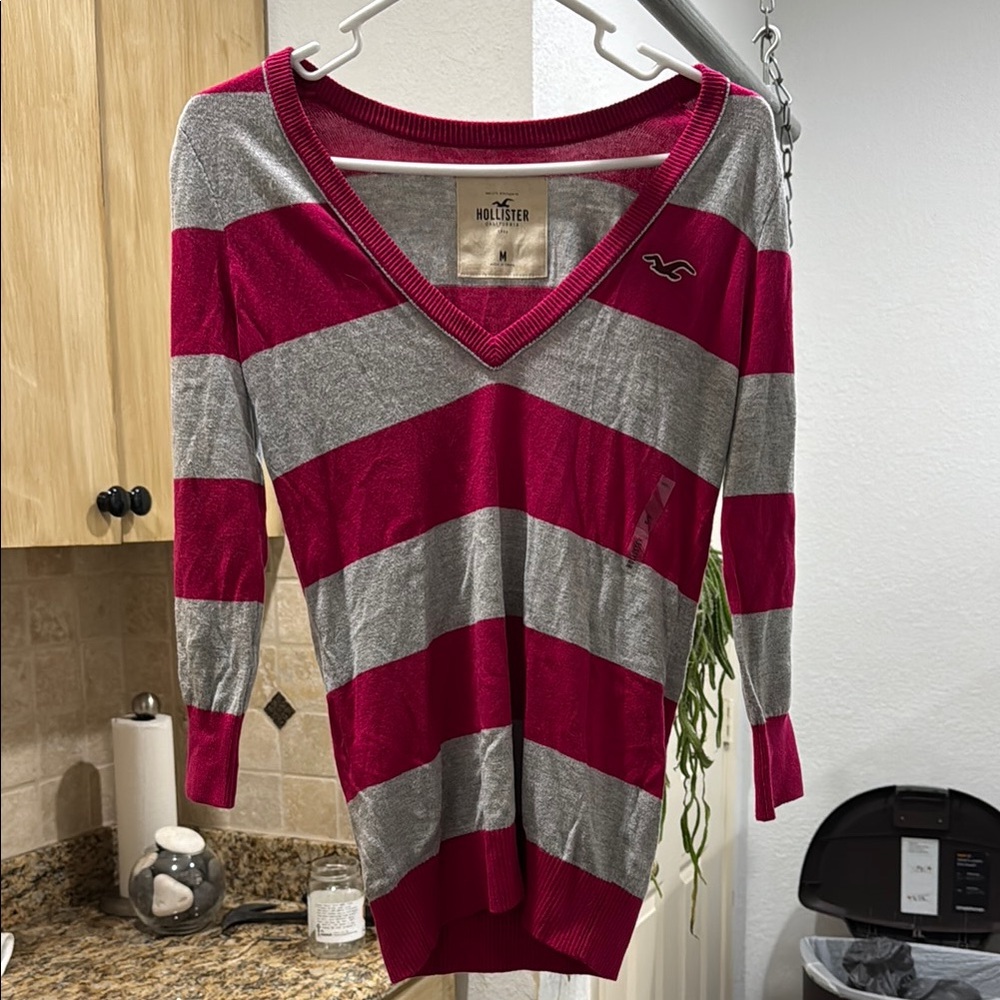 Fitted Red and Gray 3/4 Sleeve Hoodie